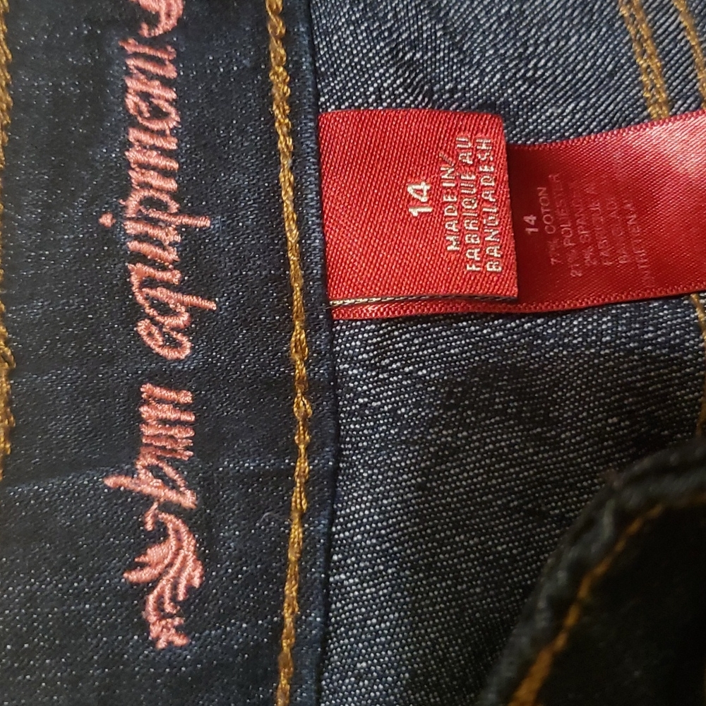 💥3/25$  Crop jeans    ( any 3 listings with starburst can be bundled) - Picture 4 of 5
